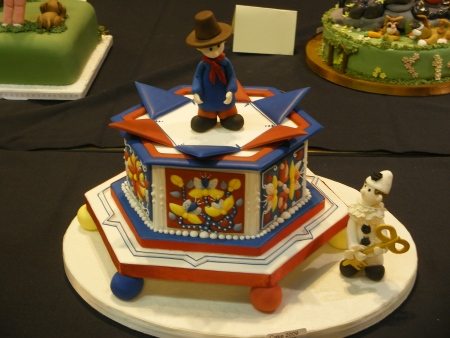 Royal iced cake by Tracey Wagstaff - Silver Award