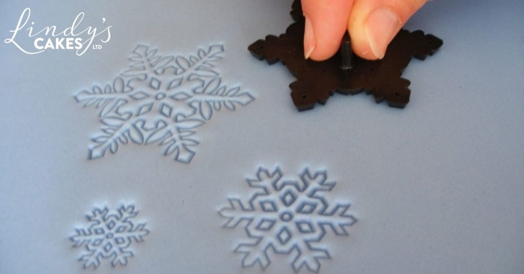 Christmas tree cake - embossing the board