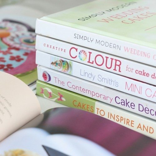 cake decorating books by best selling author Lindy Smith