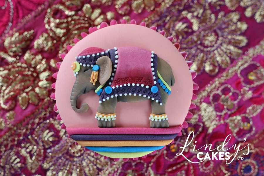 Asian elephant cupcake by award winning cake decorator and sugarcraft artist Lindy Smith