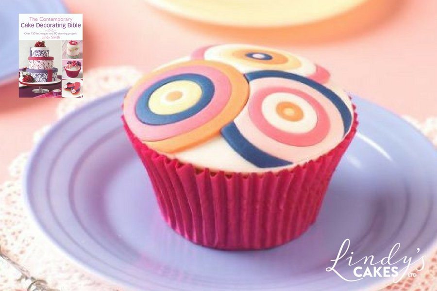 retro circle cupcakes by Lindy Smith