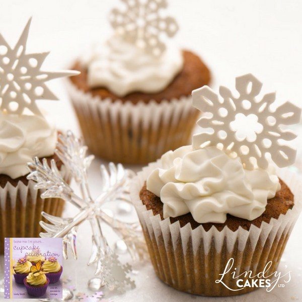Winter snowflake cupcakes by Lindy Smith