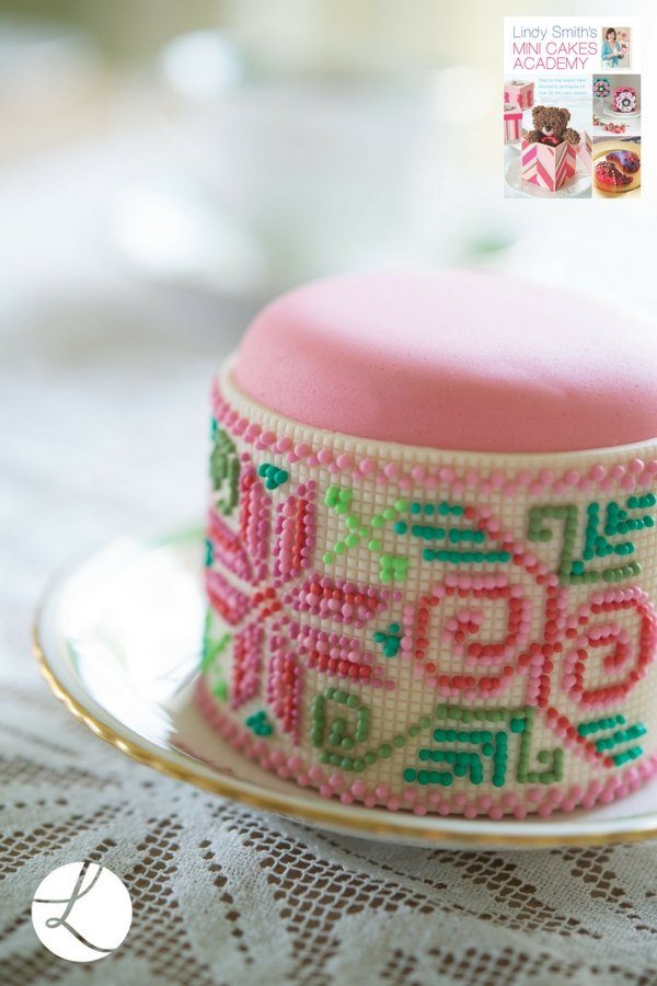 Fair Isle and beyond mini cake by Lindy Smith