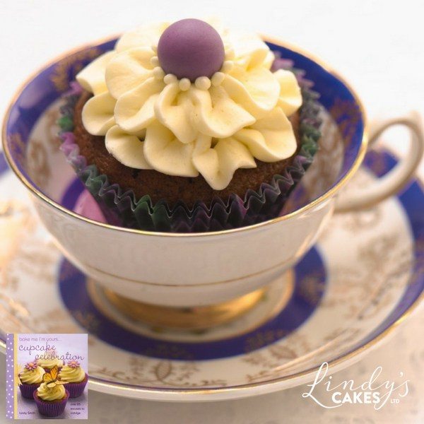 Buttercream piped flower cupcake by Lindy Smith