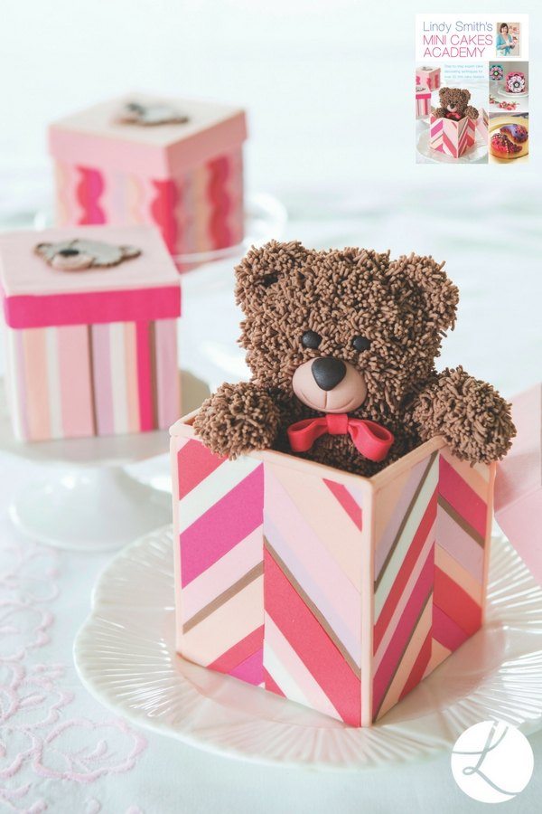 teddy bear mini cake