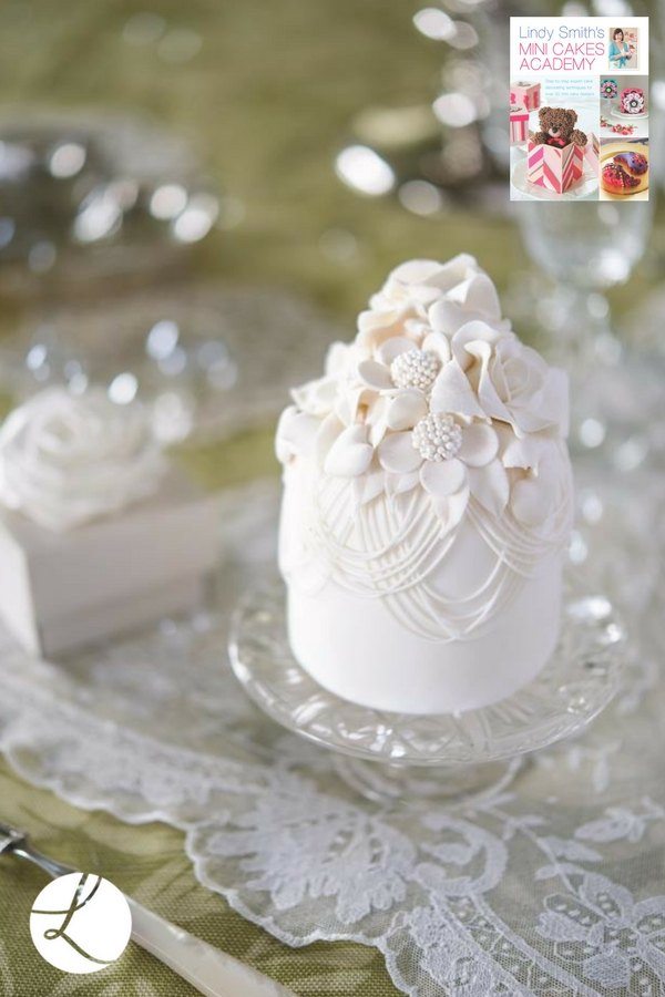 White floral wedding mini wedding cake from Lindy's mini cakes academy book