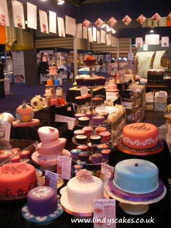 stencilled cakes - Lindy's Cakes stand NEC 2011