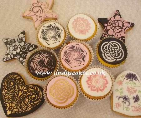 Zoe's striking stencilled cupcakes and cookies