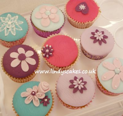 Love the colours used by Lorraine on her cupcakes