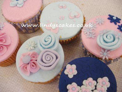 Pretty cupcakes by Helenna