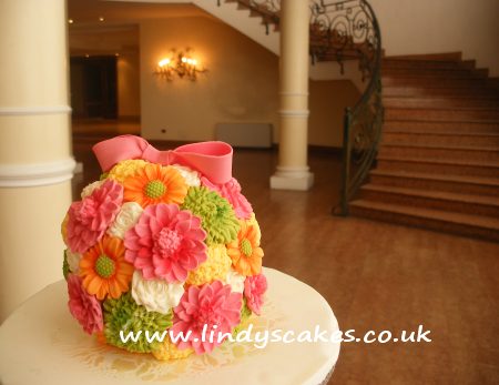 Cake decorating workshop for two...Prettiest Posy Cake with Lindy Smith - where learning is fun!