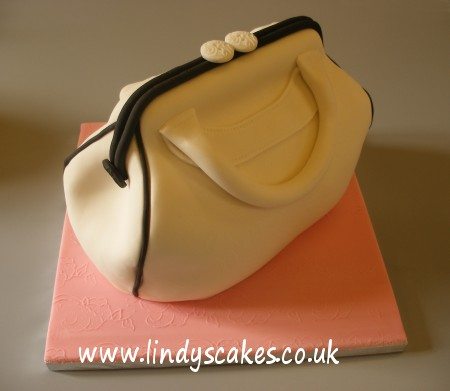 Beautifull handbag cake by Nic 