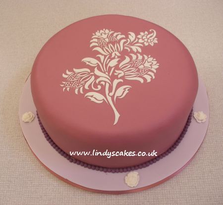 Jody's striking celebration cake using Lindy's vintage botanical stencil