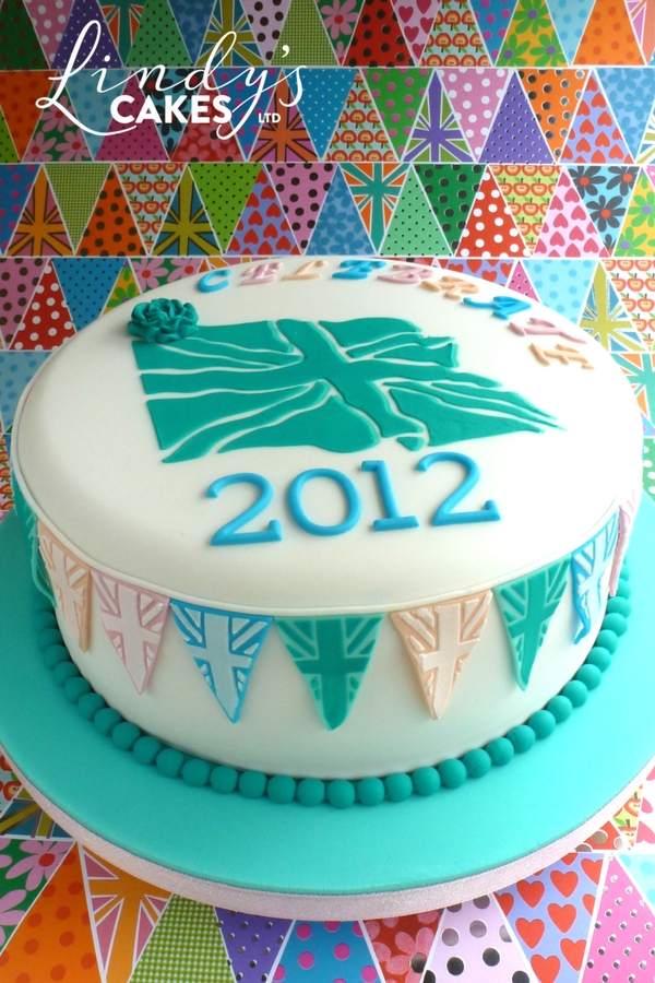 Perfect for celebratory cake top -  Created using one of Lindy's Union Jack Stencils