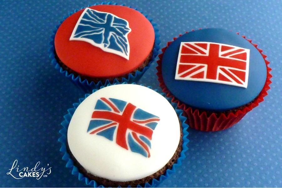 Red white and blue cupcakes perfect for patriotic occasions created using Lindy's Union Jack Stencils