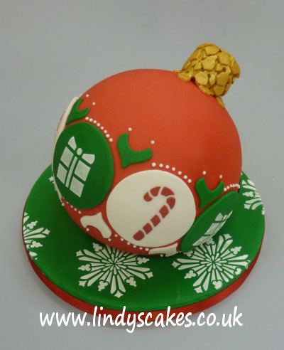 Christmas bauble cake class -Traditional red and green for Juliet