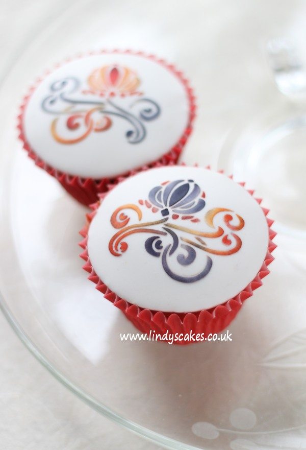 Art-nouveau-stencilled-cupcake-by-lindy-smith