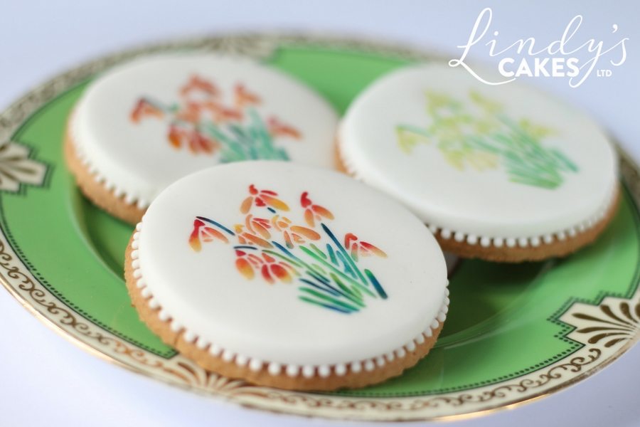 snowdrop cookies from Lindy's how to use cake stencils TV programme