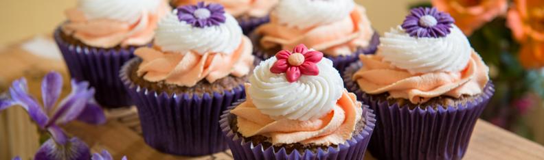 buttercream tiered cupcakes from Simply Modern wedding cakes by Lindy Smith