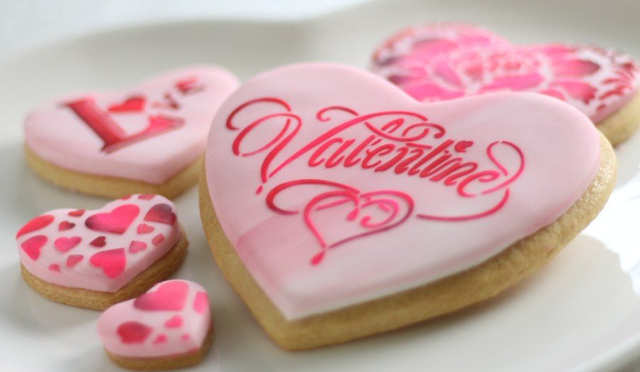 simple yet effective Valentine heart cookies