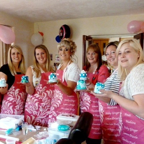 Hen party cake decorating sessions