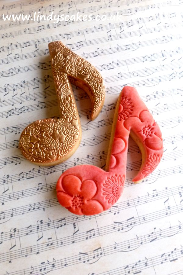 Quaver musical note shaped decorated cookie by best selling author Lindy Smith