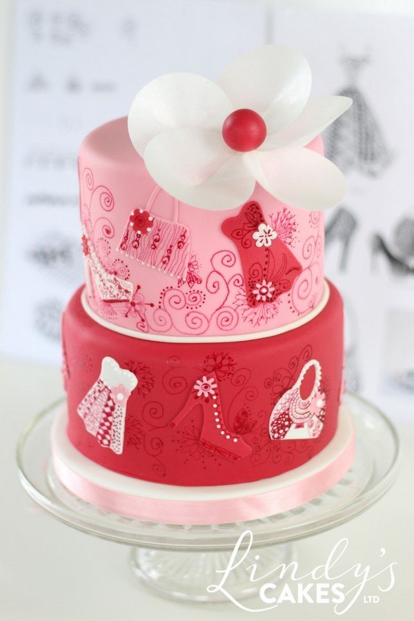 doodle fashion cake by sugarcraft artist Lindy Smith using a fluid writer
