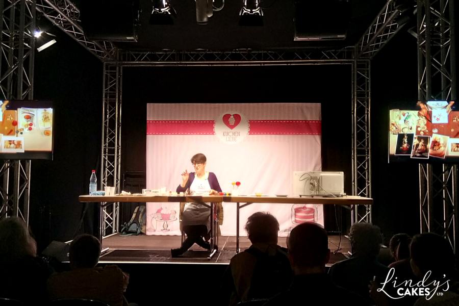 KUCHENLIEBE - International guest Lindy Smith up on the cake decorating stage, Bremen Germany