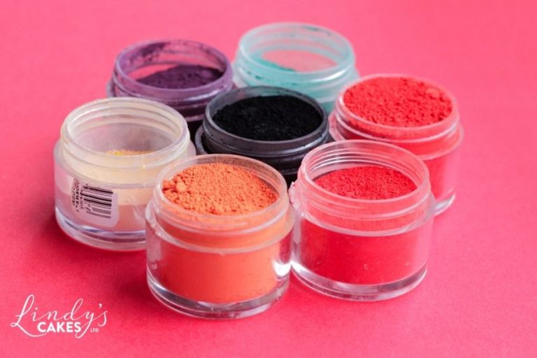 How to paint with cocoa butter a beginners guide Lindy's Cakes Ltd