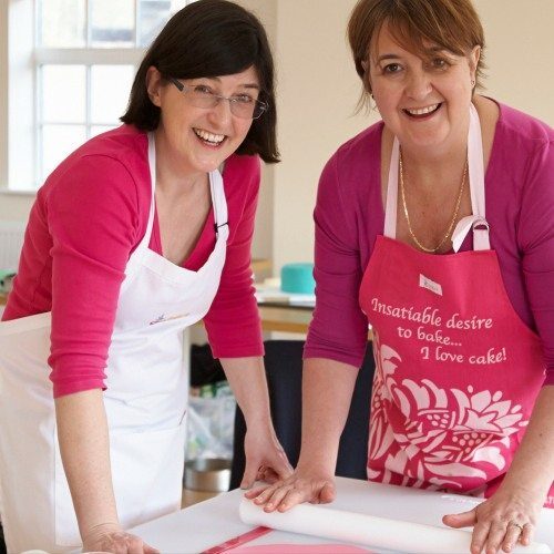 1-2-1 cake decorating classes for individuals and small groups with Lindy Smith in her Shropshire studio