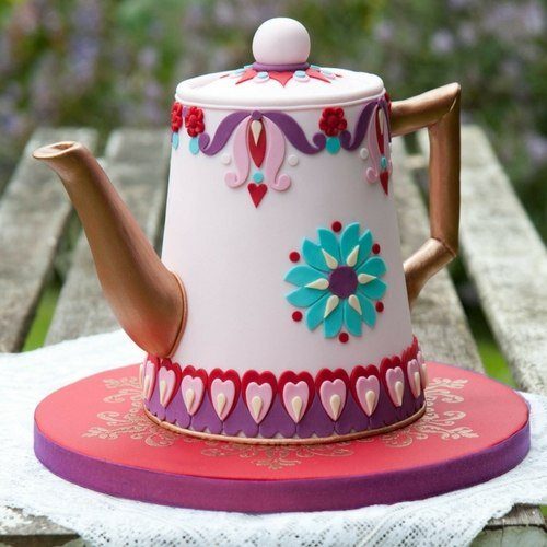 be-inspired-by-cakes-that-use-sugarcraft-cutters-gallery-teapot-cake-by-lindy-smith