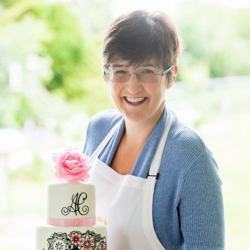 Lindy Smith best selling cake decorating author