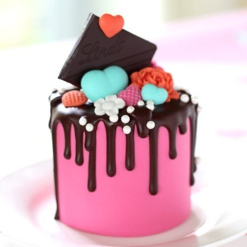 Chocolate drip mini cake - cake decorating hen party idea