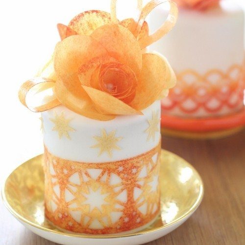 Edible wafer paper mini cake - cake decorating hen party idea