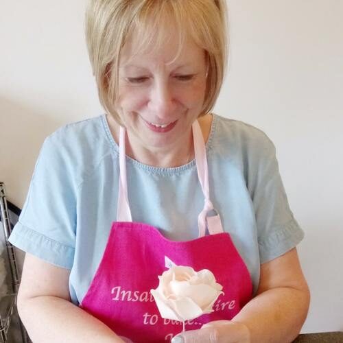 making wafer paper roses - class with Lindy Smith